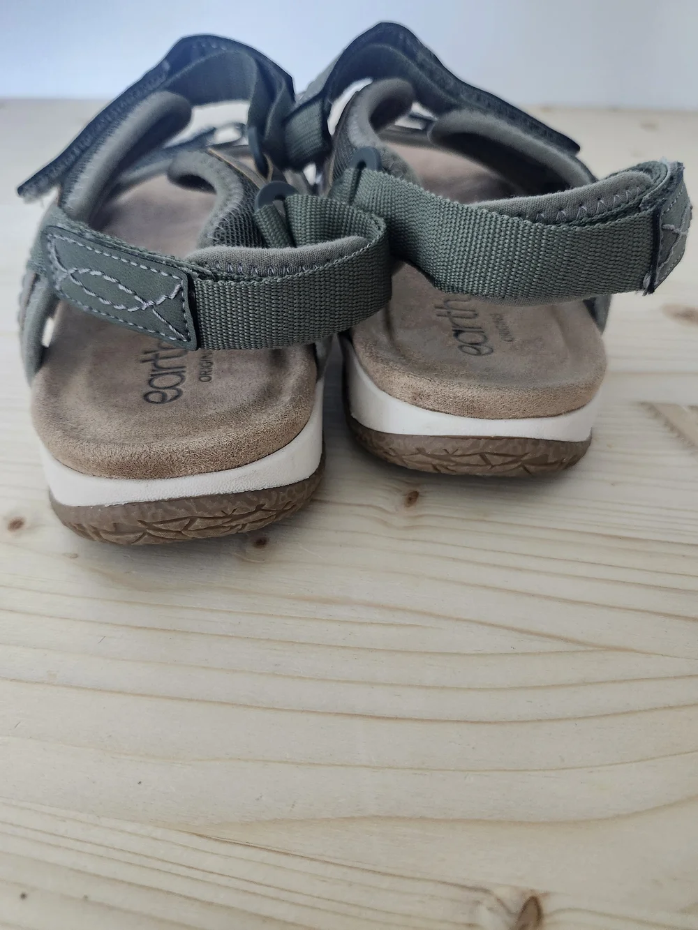 Earth Origins  Green Adjustable Strappy Sandals Women's 9.5